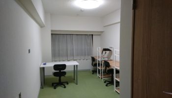 新大阪のシェアオフィス「新大阪駅前ラボ」室内